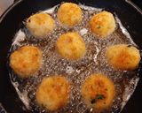Foto del passaggio 5 della ricetta Polpette portoghesi con baccalà e patate (pasteis de bacalhau)