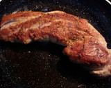 Foto del paso 6 de la receta: Solomillo de cerdo envuelto en masa de hojaldre