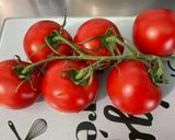 Une image de l'étape 1 de Tomates farcies aux sardines à l'huile, feta et herbes.