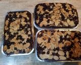 Foto langkah ke 5 dari resep Fudgy Brownies Triple Toping Choco Almond Cheese.