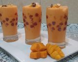 A picture of step 5 of Mango Chunky Shake.