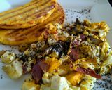 Foto del paso 8 de la receta: Huevos revueltos con lomo embuchado, setas y queso costeño!💕