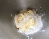 Une image de l'étape 2 de Pâte brisée au rhum et vanille.