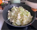 Foto del paso 3 de la receta: Wok de repollo picudo con manzana y cacahuetes