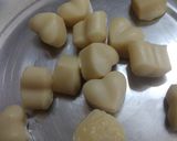 A picture of step 6 of Fried milk hearts.