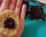 Foto langkah ke 3 dari resep Bola bola Pisang Cokelat.