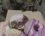 Foto langkah ke 8 dari resep Donat Ungu Ekonomis + Simple Glaze.