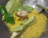 Foto langkah ke 1 dari resep Opor Ayam Bumbu Kuning.
