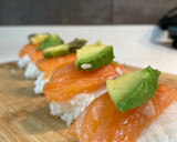 Foto del paso 4 de la receta: Sushi casero- Nigiri de salmón 🍣