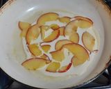 Foto del paso 4 de la receta: Panqueque tibio de manzana 🍎