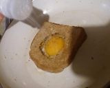 Foto del paso 2 de la receta: Huevo al hoyo