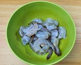 Foto langkah ke 1 dari resep Butter Garlic Prawn.
