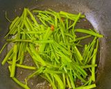 Hình bước làm 2 của món Rau muống xào tỏi 🧄