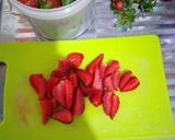 Foto langkah ke 2 dari resep Korean Strawberry Milk.