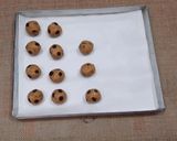 Foto langkah ke 6 dari resep Soft chocochip cookies 🍪.
