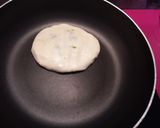 Foto del paso 5 de la receta: Tortitas de maíz rellenas de espinacas(pupusas)