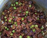A picture of step 4 of Beetroot - green peas curry.