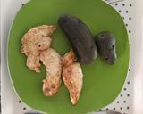 Foto del paso 2 de la receta: Filetillos de pechuga a la mantequilla con papas negras