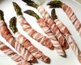 Une image de l'étape 2 de Asperges vertes dans leur manteau fumé.