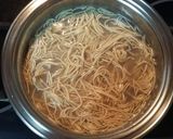 Foto del paso 2 de la receta Noodles con pesto de pistachos y crujiente de jamón