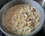 Foto del paso 3 de la receta: Chuletas de cerdo con salsa de champiñones y crujiente de bacon