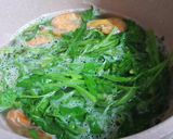 Hình bước làm 2 của món Canh rau muống tôm nấu me