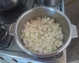 Foto del paso 4 de la receta: Tarta sin harina de cebollas y champiñones con masa de papas, arroz 🥔🧅🍄🍚