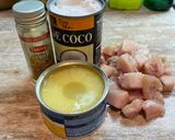 Foto del paso 3 de la receta: Pollo al curry con piña y leche de coco
