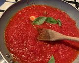 Foto del passaggio 1 della ricetta Risotto al pomodoro con riduzione di basilico 🌿