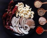 खमंग व रुचकर लसूण चटणी (lasun chutney recipe in marathi) रेसिपी स्टेप 1 फोटो 
