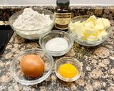 Foto del paso 1 de la receta: Tarta de yogur con mermelada de frambuesas