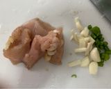 รูปขั้นตอนการทำที่ 1 ของ บ๊อกฉ่อยผัดอกไก่น้ำมันหอย