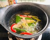 รูปขั้นตอนการทำที่ 2 ของ ต้มยำไก่ใส่เห็ด🐔🐔