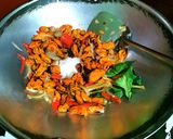 Foto langkah ke 3 dari resep TUMIS KERANG HIJAU PEDAS MANIS #26.
