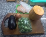 Foto del paso 1 de la receta: Repollito de Bruselas con verduras y pollo dulce