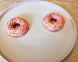 Φωτογραφία βήματος 5 της συνταγής Raspberry glaze donuts