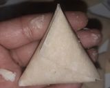 A picture of step 3 of Mini Chicken cheese samosas.