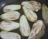 Foto del paso 3 de la receta: Berenjenas rellenas con queso al horno