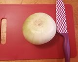 Foto del paso 1 de la receta: Aros de cebolla rellenos con queso