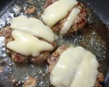 Foto langkah ke 2 dari resep Cheese Burger a la Cafe.