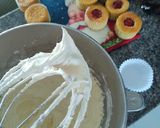 Foto del paso 4 de la receta: Cupcakes de Champaña con relleno de fresa y Buttercream de Coco