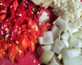 Foto langkah ke 2 dari resep Oseng Kentang Ayam Cincang.