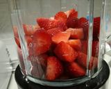 Foto del paso 1 de la receta Batido de fresa con leche vegetal