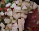 Foto del paso 2 de la receta: 🇪🇸 Pisto manchego 🥘 con huevos 🍳 morrón rojo y verde 🫑