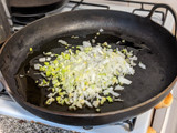 Ñoquis de acelga con salsa de puerro gratinado