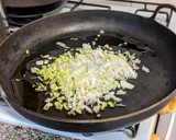 Foto del paso 4 de la receta: Ñoquis de acelga con salsa de puerro gratinado