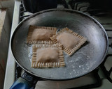 Foto del paso 12 de la receta: Raviolis en salsa de espinacas