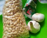 Foto langkah ke 1 dari resep Kacang goreng bawang putih.