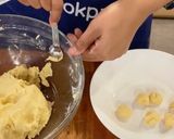 Foto langkah ke 4 dari resep Tumbprint Cookies.