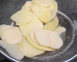A picture of step 3 of Aloo pakoray.